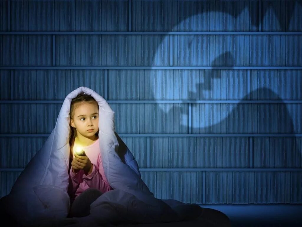 Почему дети боятся темноты