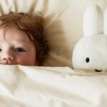 Ребенок боится спать один. Что делать родителям?