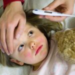 Высокая температура у ребёнка: причины, признаки и что делать родителям