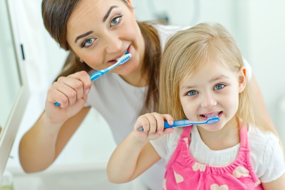 Как чистить зубы малышу правильно?