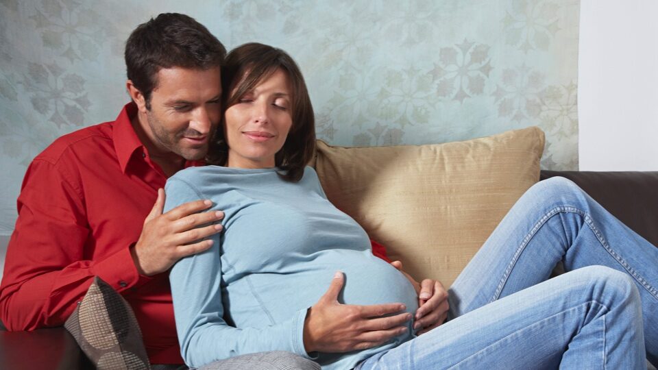 На каком сроке беременности можно заниматься сексом