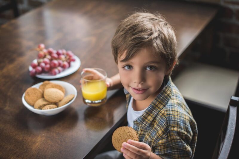 Как приучить ребенка к правильному питанию?