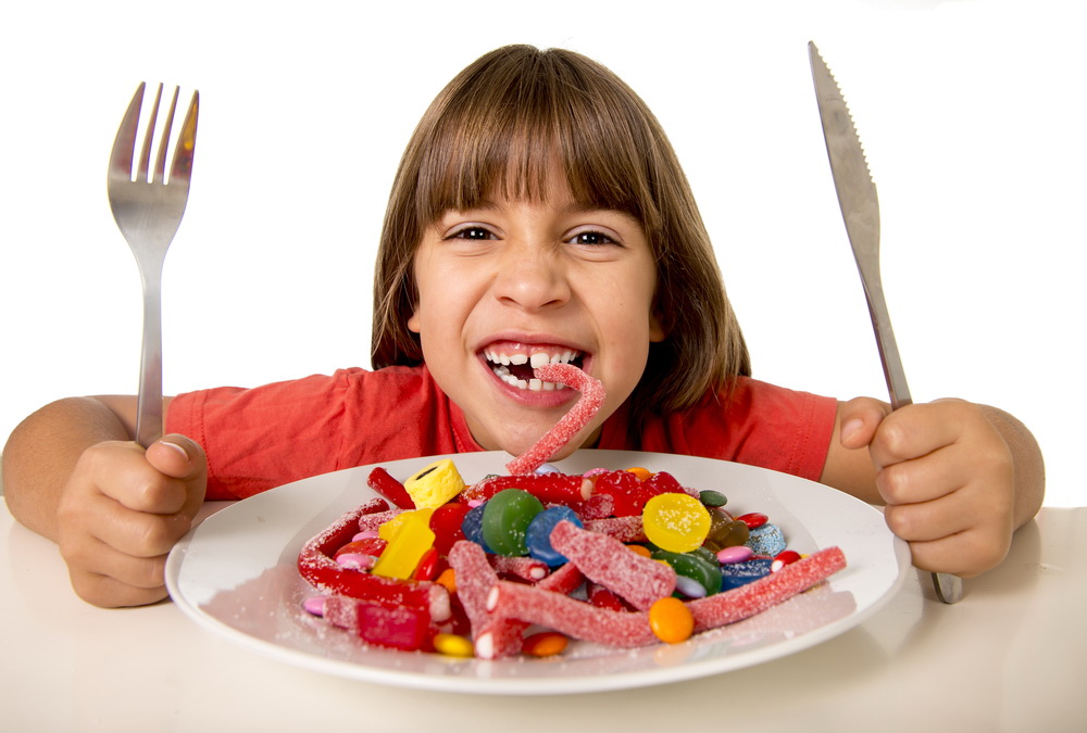 Влияние сладостей на зубки ребенка