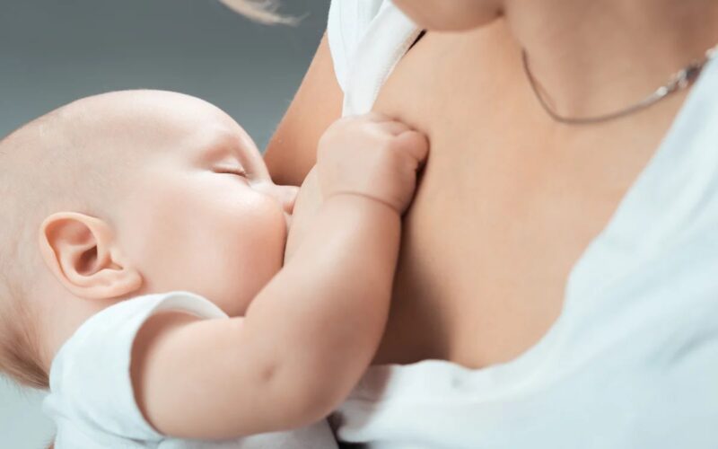 Кризис грудного вскармливания: причины и действия кормящей мамы