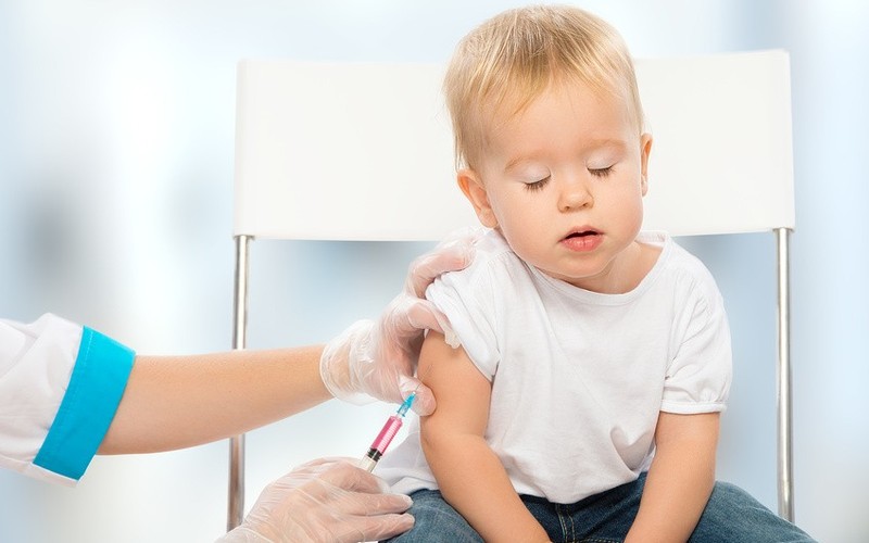 Нужны ли прививки детям